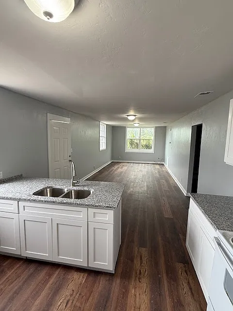 3 bed, 1140 sqft, $1,350 — Photo 4