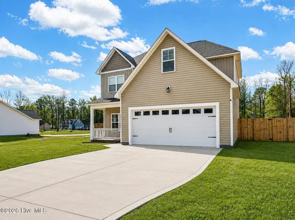 205 W Theriault Court, Jacksonville, NC 28540
