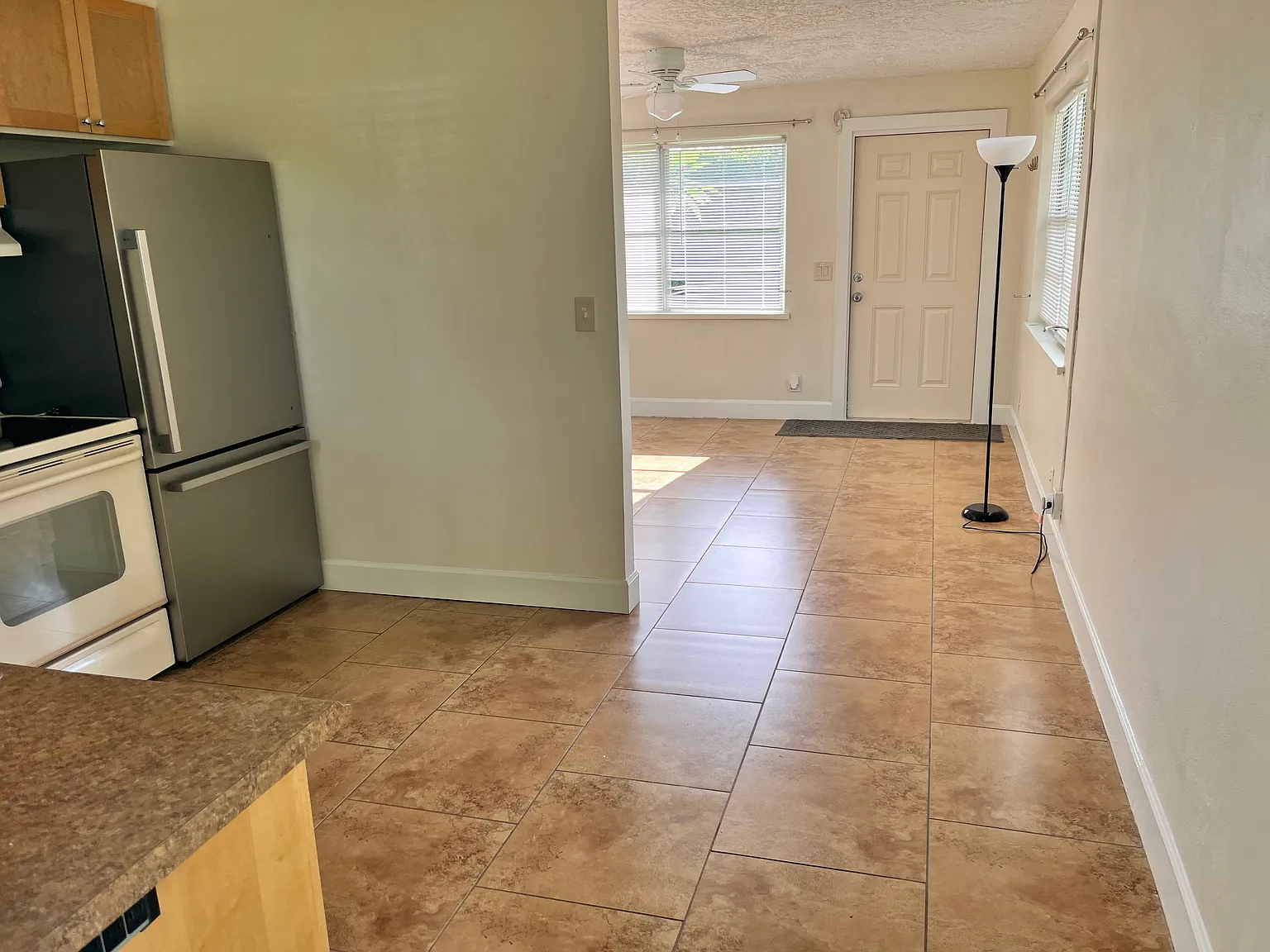 2 bed, 750 sqft, $1,900 — Photo 3