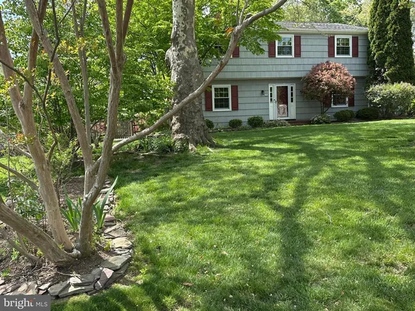19 Farm Rd, Ewing, NJ 08638