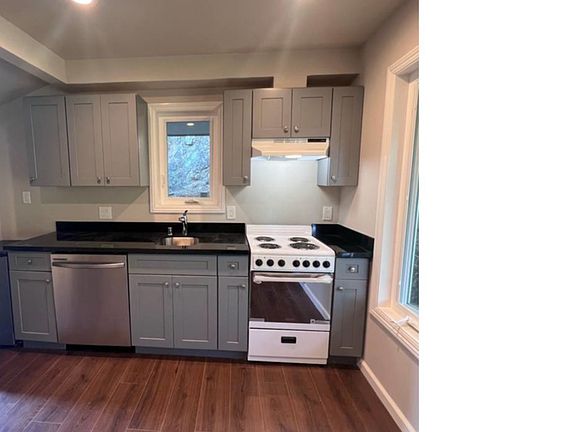 2nd image of 7 Davis Dr #A