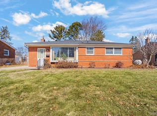 35516 Parkdale St, Livonia, MI 48150