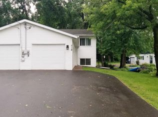 718 Woodland Dr SE, Forest Lake, MN 55025