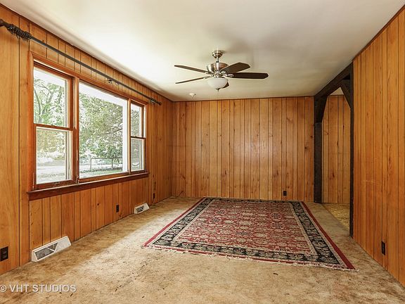 3rd image of 215 Wood St