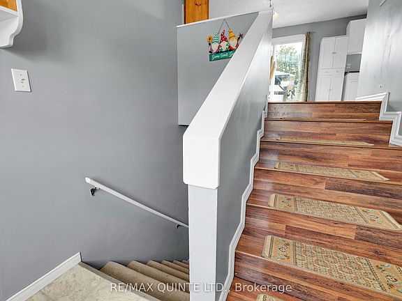 3rd image of 62 Dufferin Ave