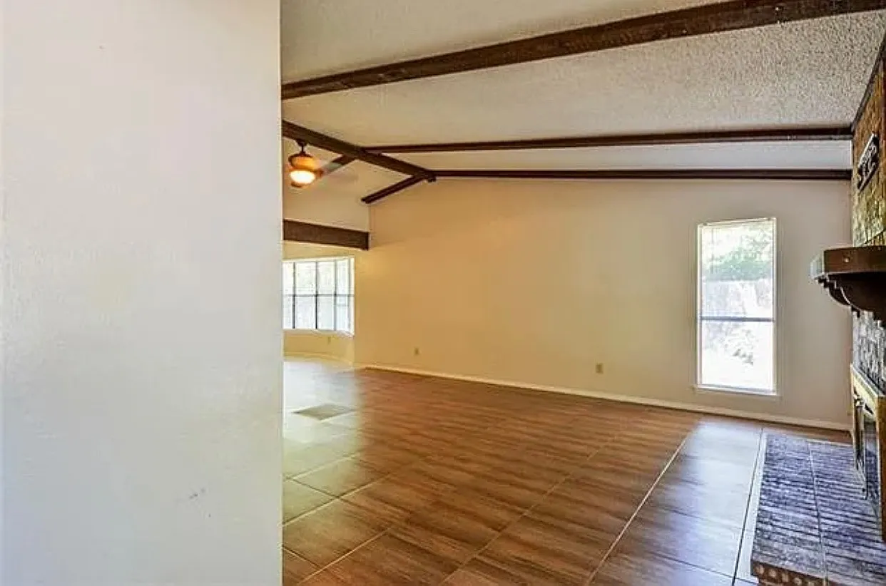 4 bed, 1710 sqft, $2,454 — Photo 3
