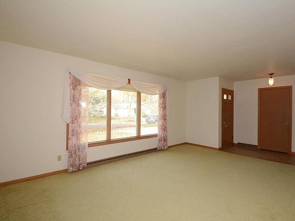 4th image of W65N362 Westlawn Ave