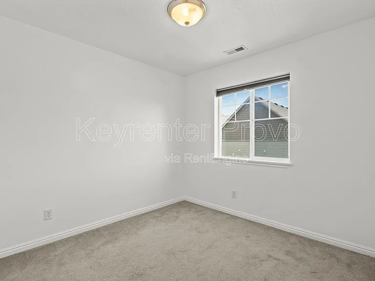 1901 W 1020 N — Photo 28
