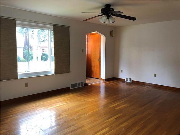 Bright sunny livingroom/ entry hall closet!