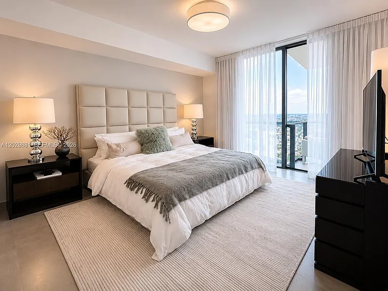 88 SW 7th #3506 — Photo 4