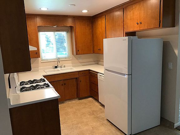 5th image of 1549 Vista Dr