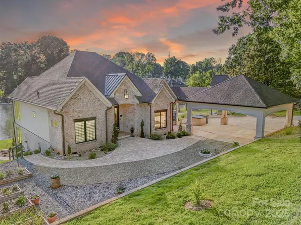 445 Sundown Rd, Mooresville, NC 28117