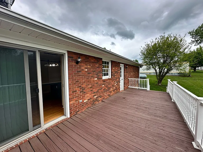 204 N Oak Grove Ext — Photo 33