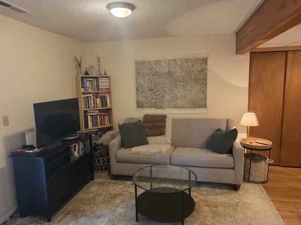 9017 SW 9th Pl #B, Portland, OR 97219