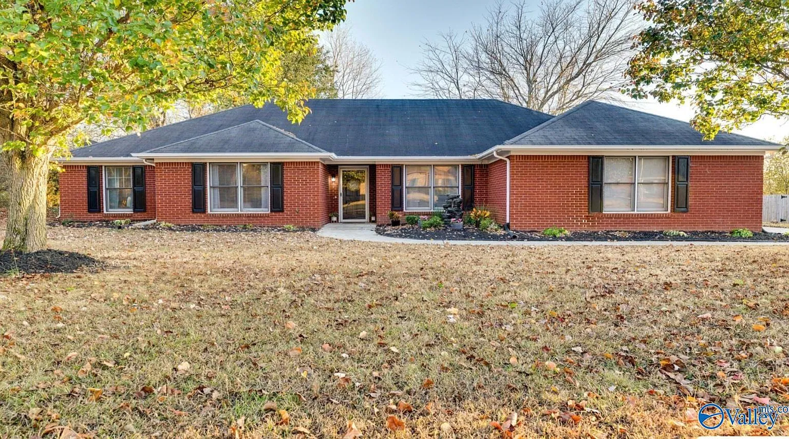 4 bed, 2.5 bath, 1941 sqft, $2,798 — Photo 1
