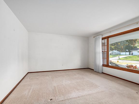 3rd image of 1701 Bridle Creek St SE