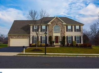 425 Creekview Dr, Harleysville, PA 19438