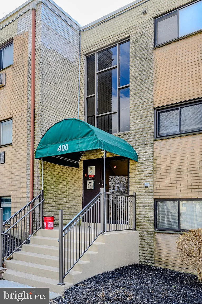 1575 W Street Rd APT 422 photo 1