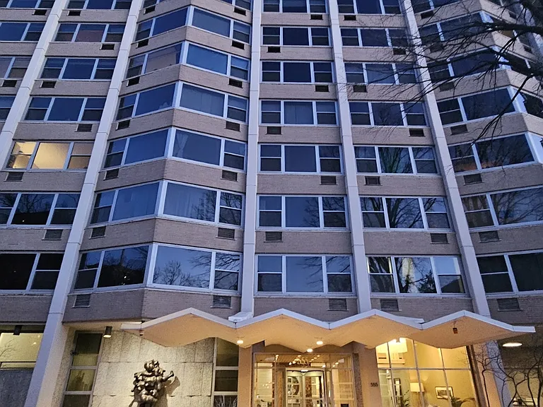 555 W Cornelia Ave #809 — Photo 1