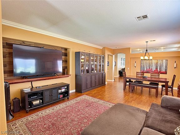 5th image of 809 Royal Plum Ln