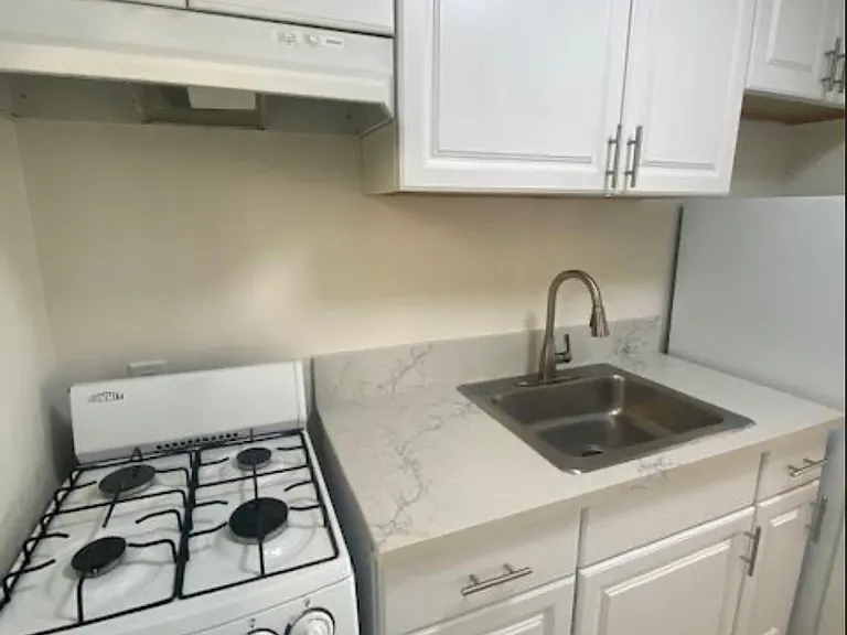 Cherokee Apartments — Photo 32