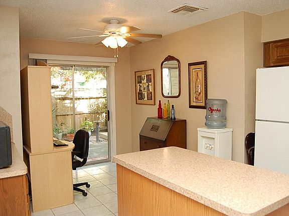 4th image of 2303 Parkview Dr