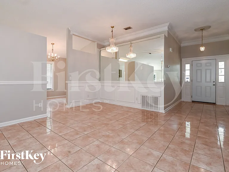 4576 Antler Hill Dr E — Photo 4