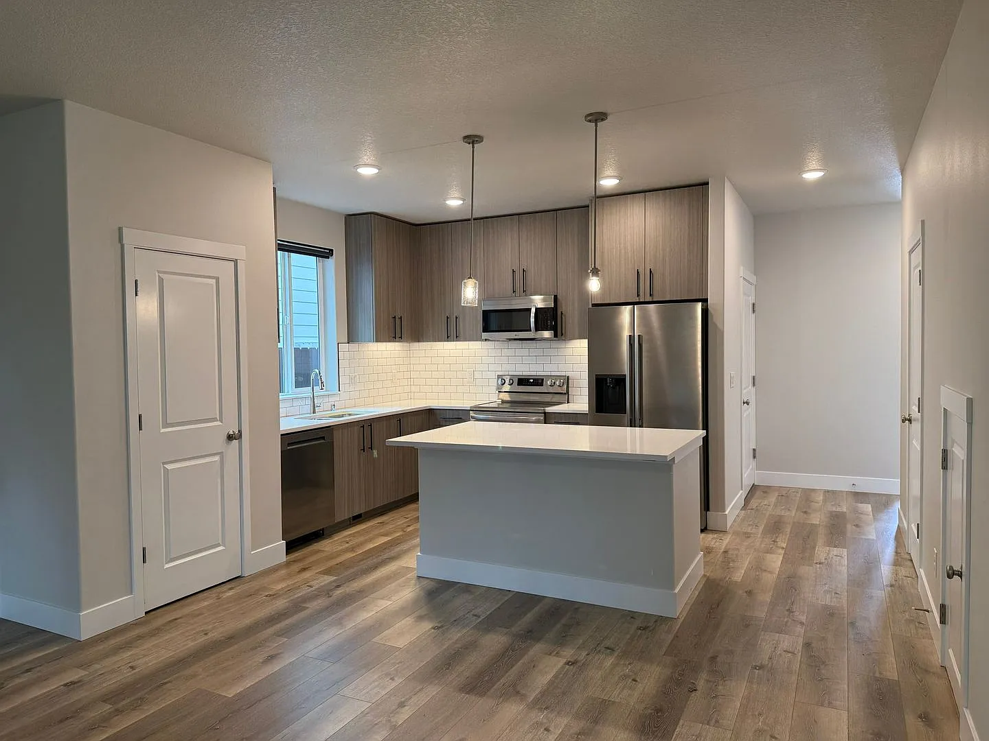 Beautiful Three Bedroom New Construction Home For Rent — Photo 2
