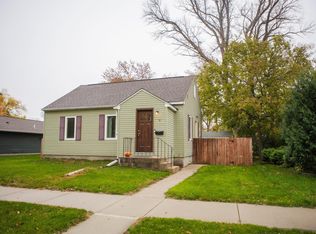14 E 4th St, Morris, MN 56267