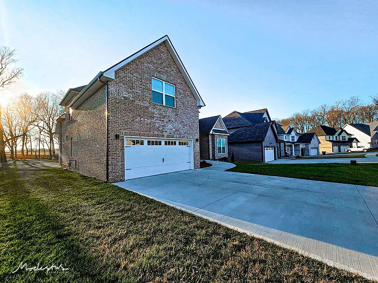 1718 Oak Forest Dr — Photo 11