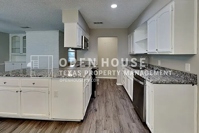 4819 Butterfield Rd — Photo 5