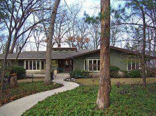 28W010 Marion St, Winfield, IL 60190