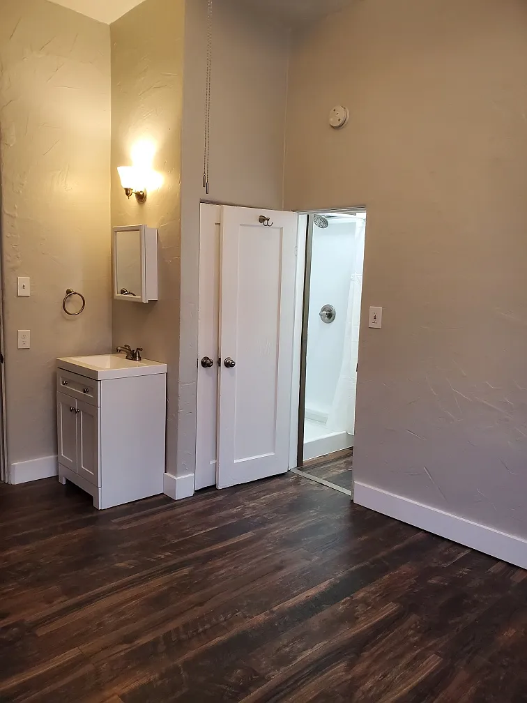 201 W Main (Florence Hotel Apartments) - 3 — Photo 3