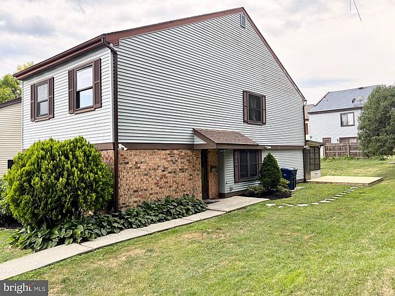 2nd image of 1726 Saratoga Ct