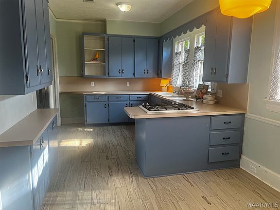 3rd image of 609 W Tuskeena St