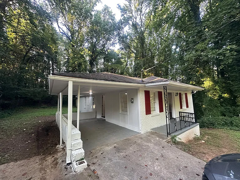 400 Greenhill Way — Photo 3