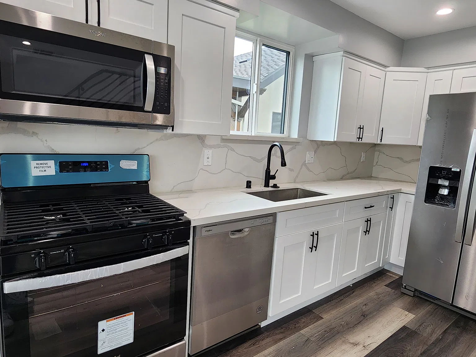 4 bed, 1408 sqft, $4,295 — Photo 2