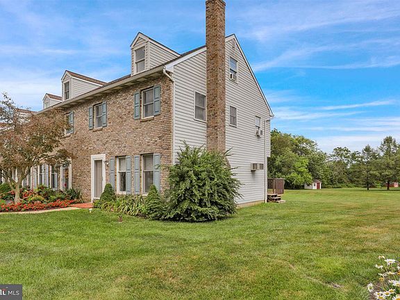 2nd image of 447 Cahill Cir