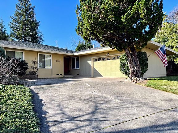 3rd image of 2732 King Edward Dr