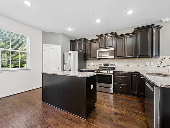 3rd image of 6228 Newport Pl #1