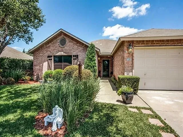12108 Peachtree Ln