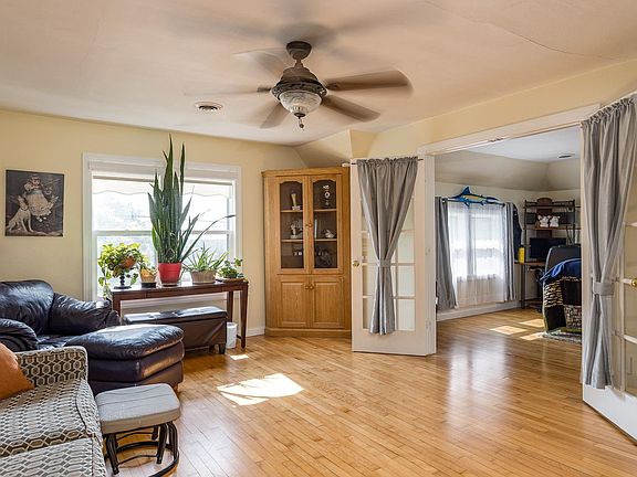 5th image of 1009 N Union St