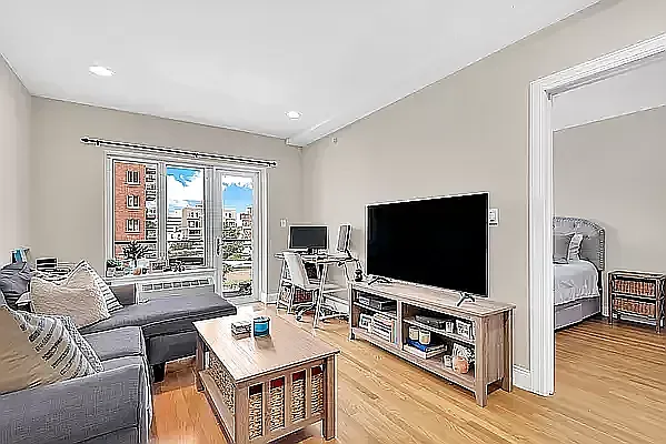 30-94 Crescent St #2D — Photo 1