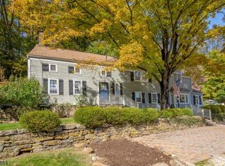 27 Combs Hollow Rd, Mendham, NJ 07945