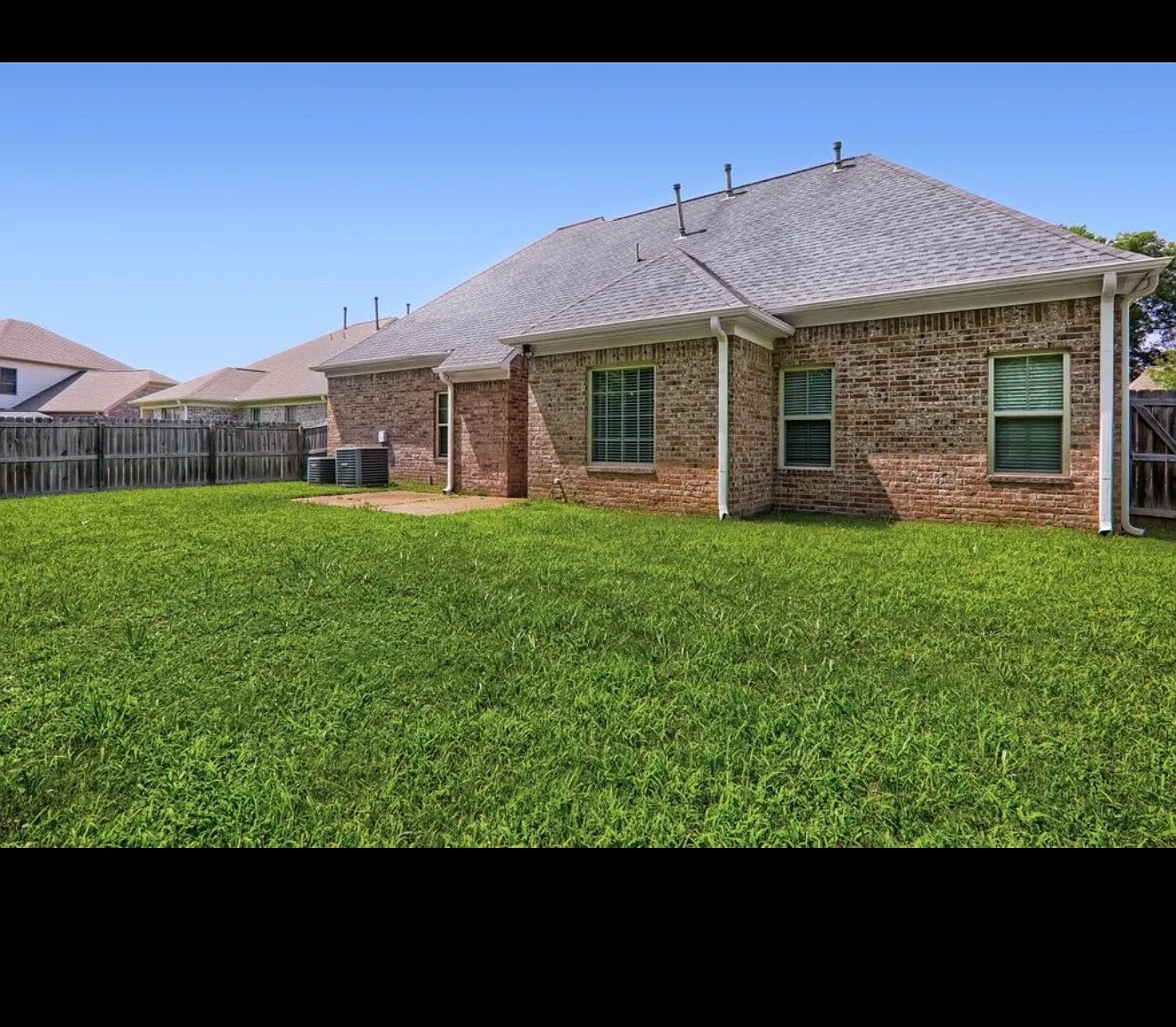 4 bed, 2299 sqft, $2,500 — Photo 2