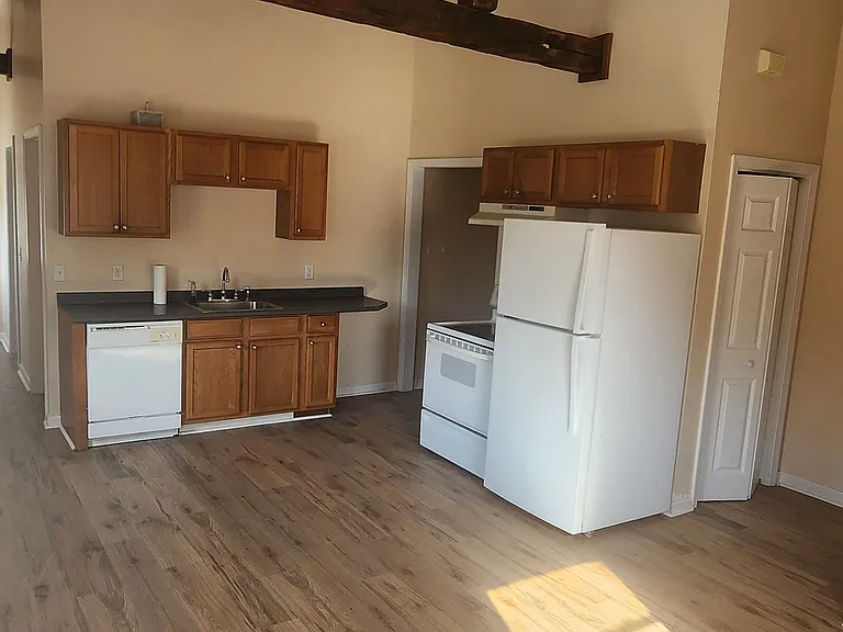 231 N Main St #5 — Photo 3