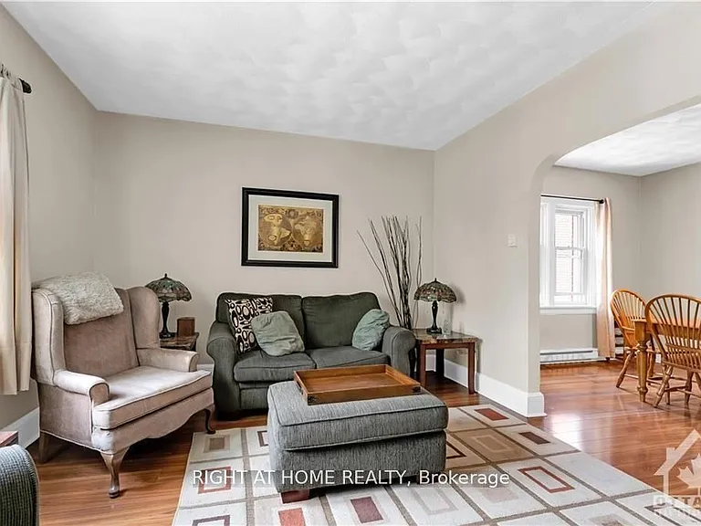 24 Desjardins Ave — Photo 3