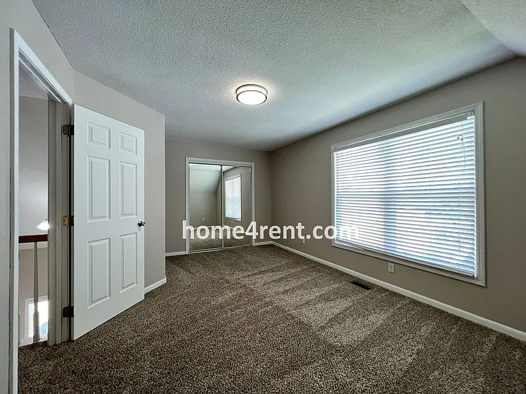 8310 NW 77th Ter — Photo 34