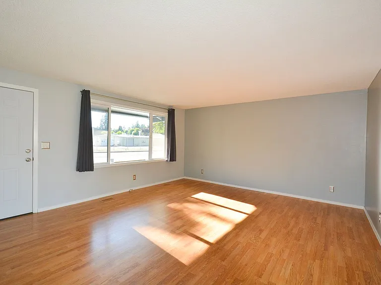 2911 NE 124th Ave — Photo 3