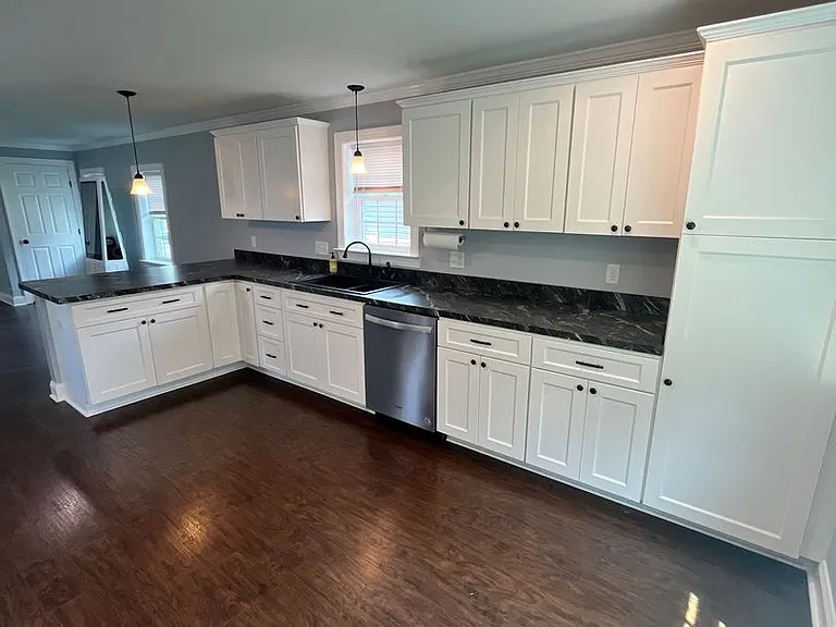 112 E Main St — Photo 7